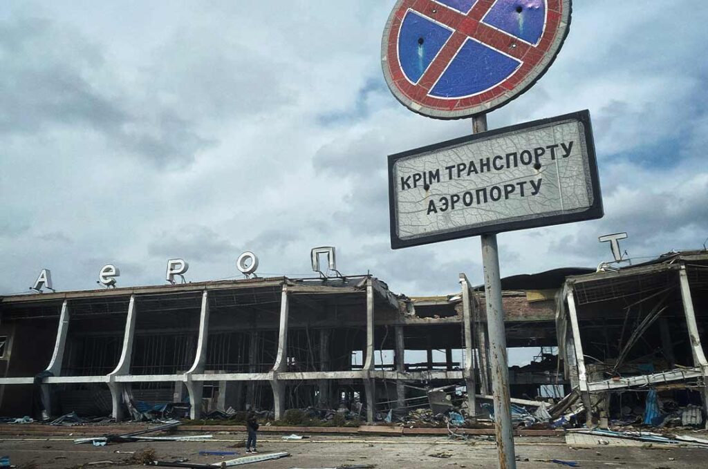 menklab-saving-lives-airport-bombing-ukraine-1100x729